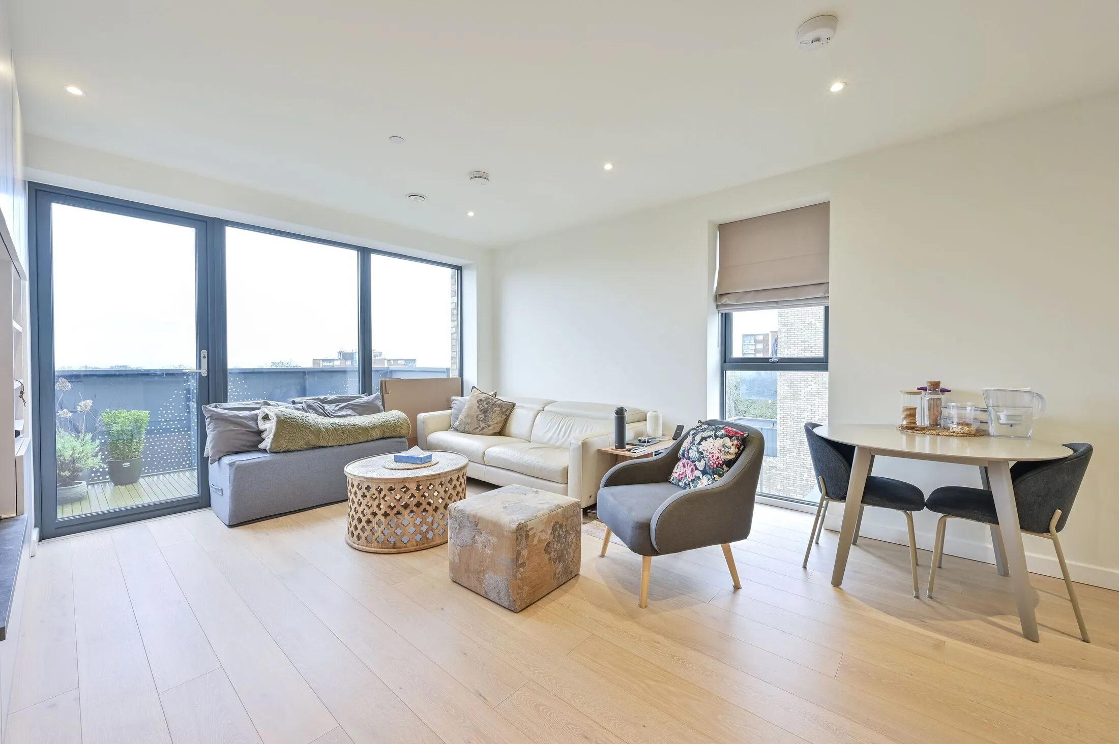 Flat Beatrice Place in Greater London