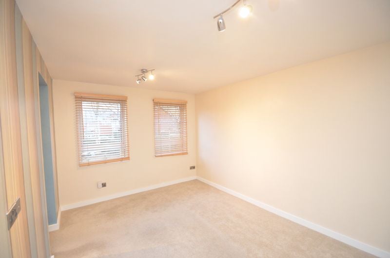 Flat Bankhill Drive in New Forest