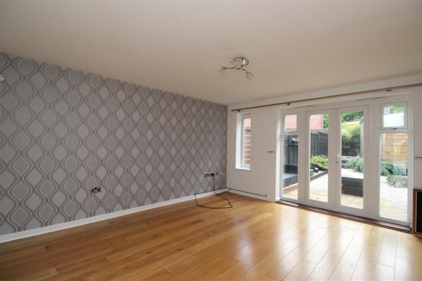 House Willowbrook Close in Canterbury