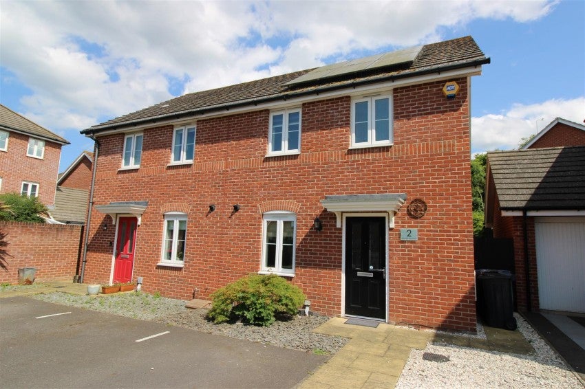 House Willowbrook Close in Canterbury
