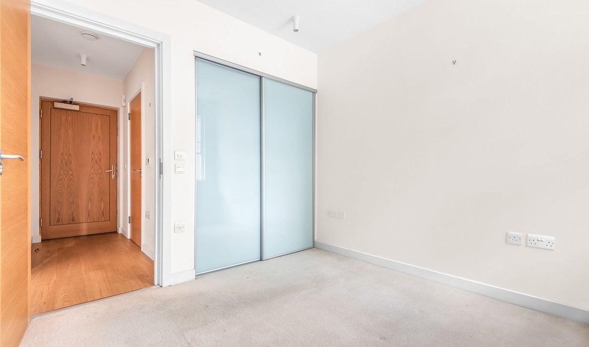 Flat Kennington Park Road in Greater London