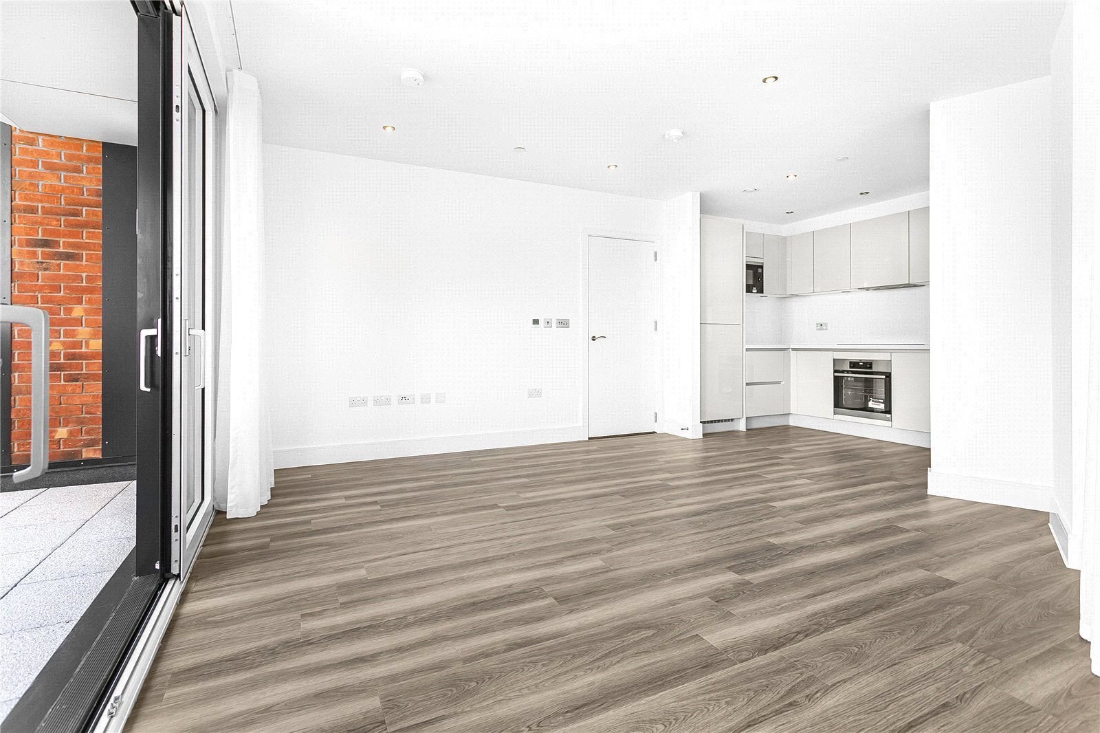 Flat Healum Avenue in Greater London