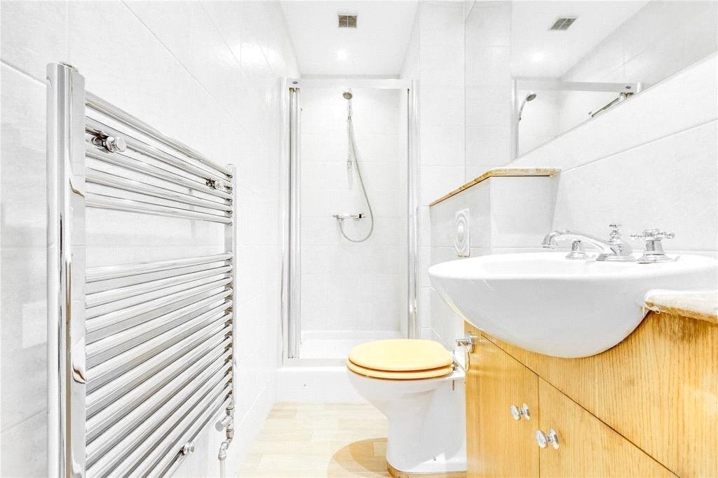 Flat Draycott Place in Greater London