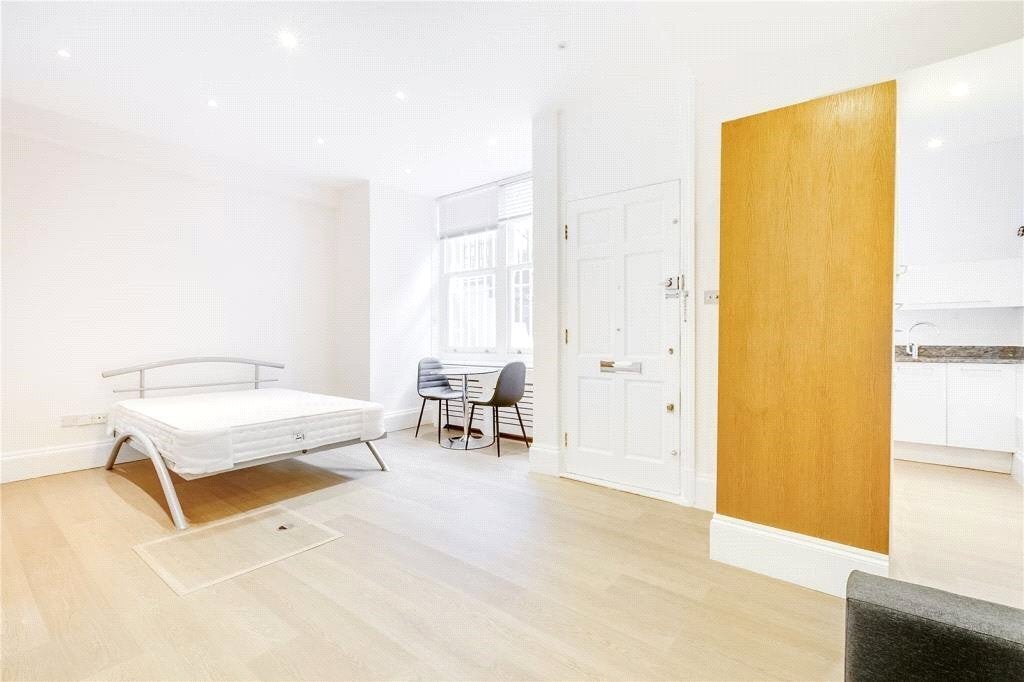 Flat Draycott Place in Greater London