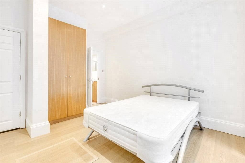 Flat Draycott Place in Greater London