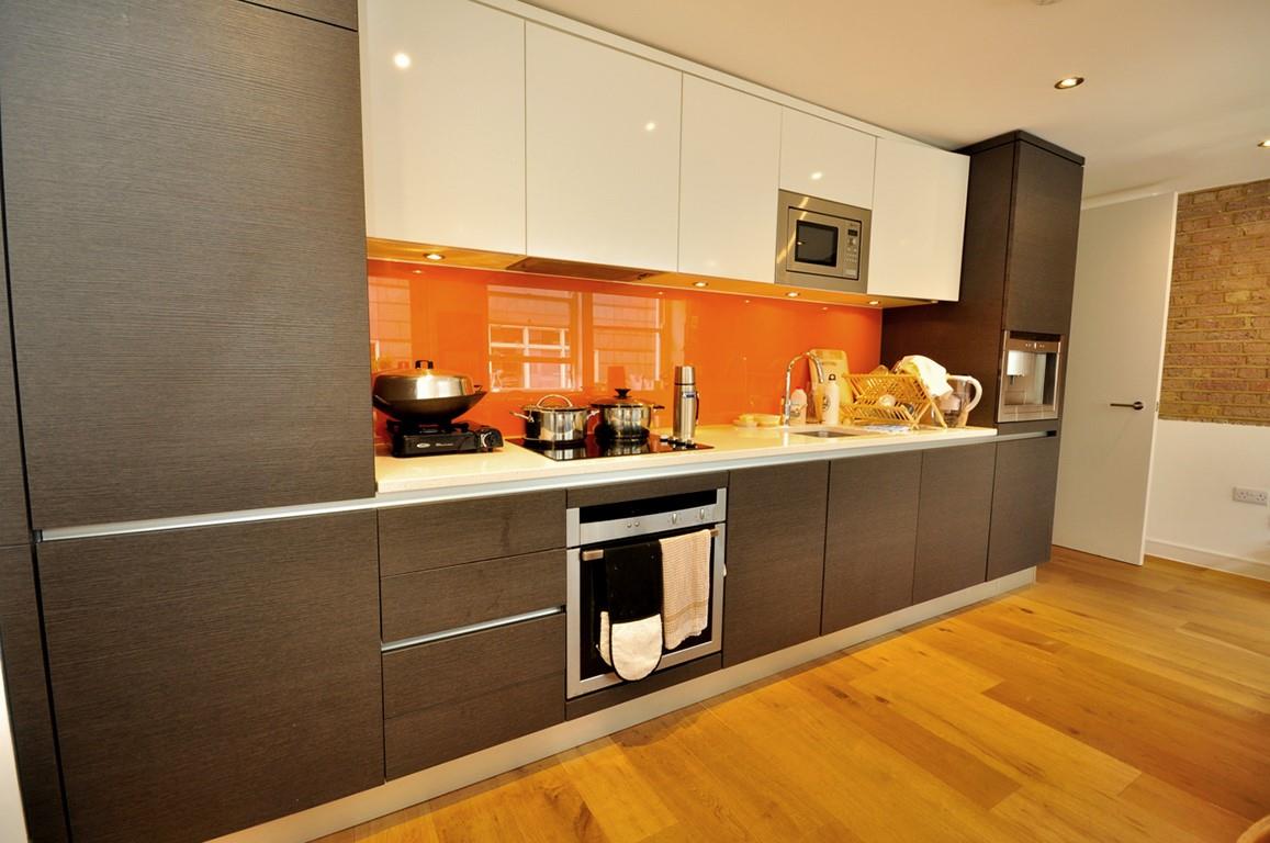 Flat Middlesex Street in Greater London