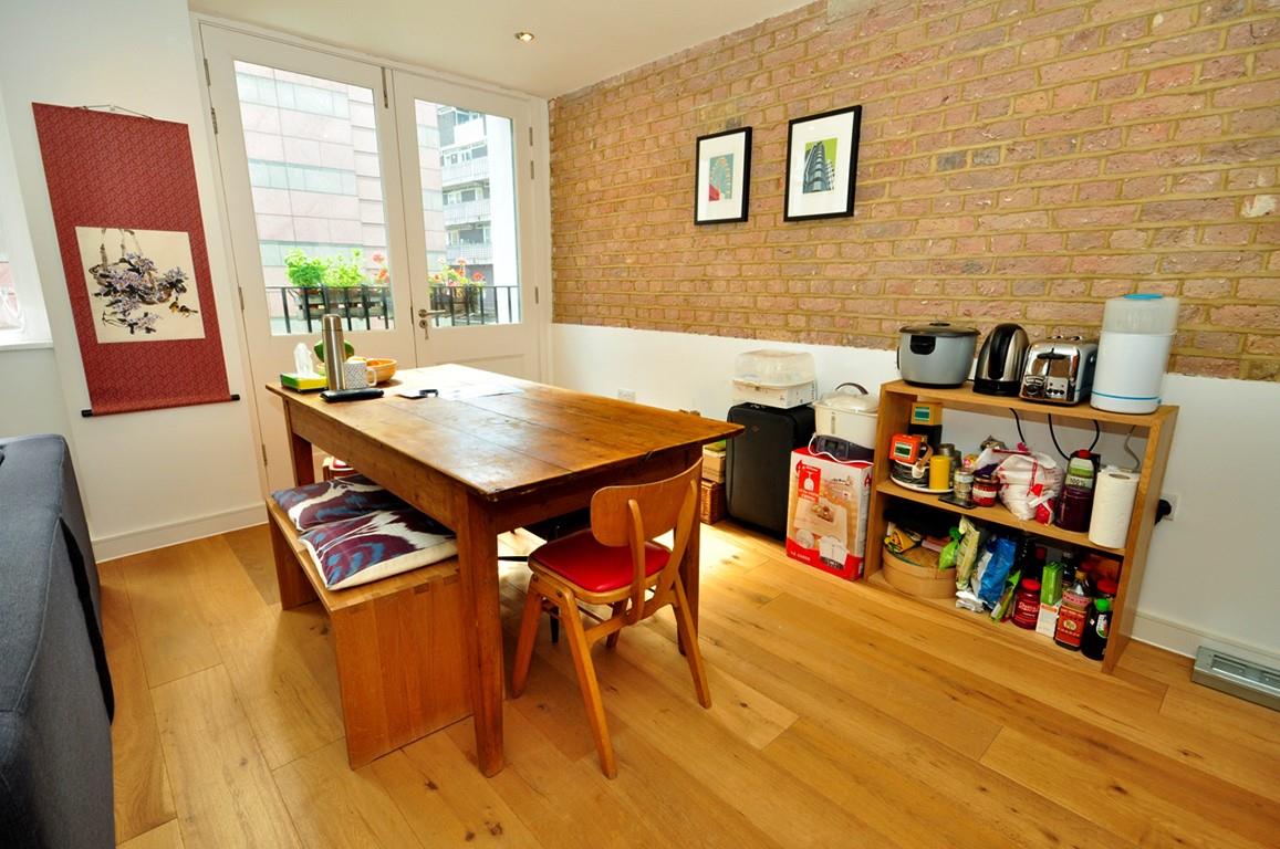 Flat Middlesex Street in Greater London