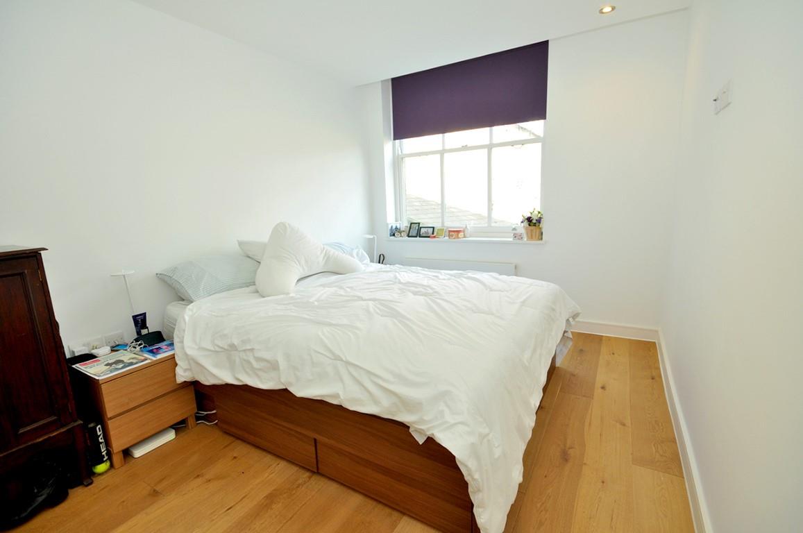 Flat Middlesex Street in Greater London
