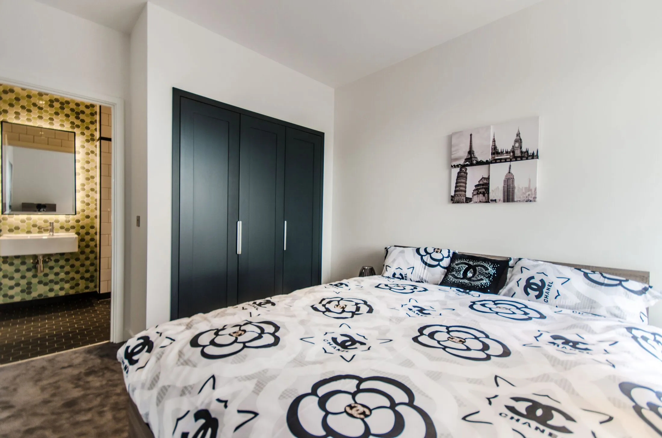 Flat Hope Street in Greater London