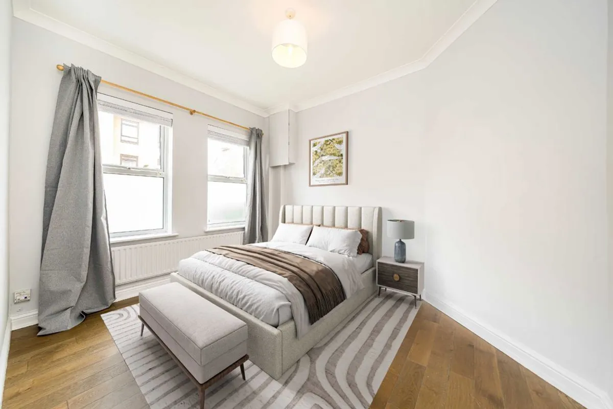 Flat Lyham Road in Greater London
