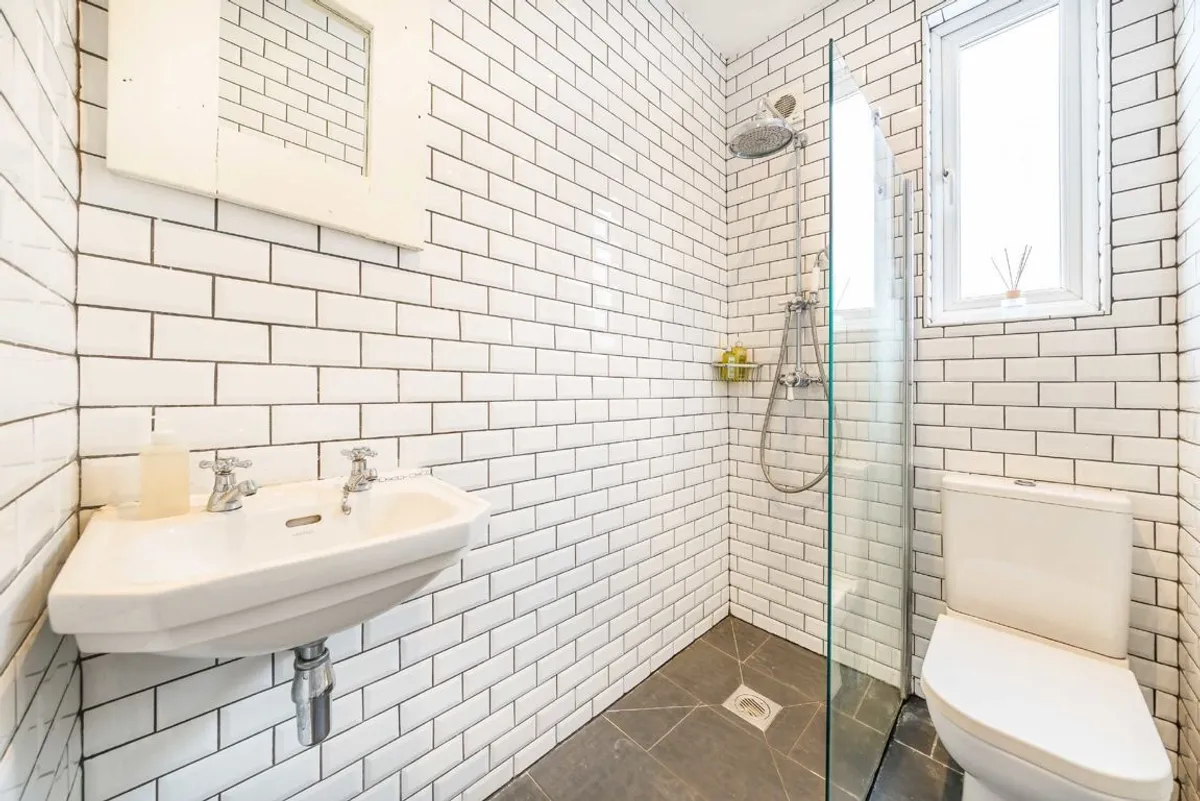 Flat Lyham Road in Greater London