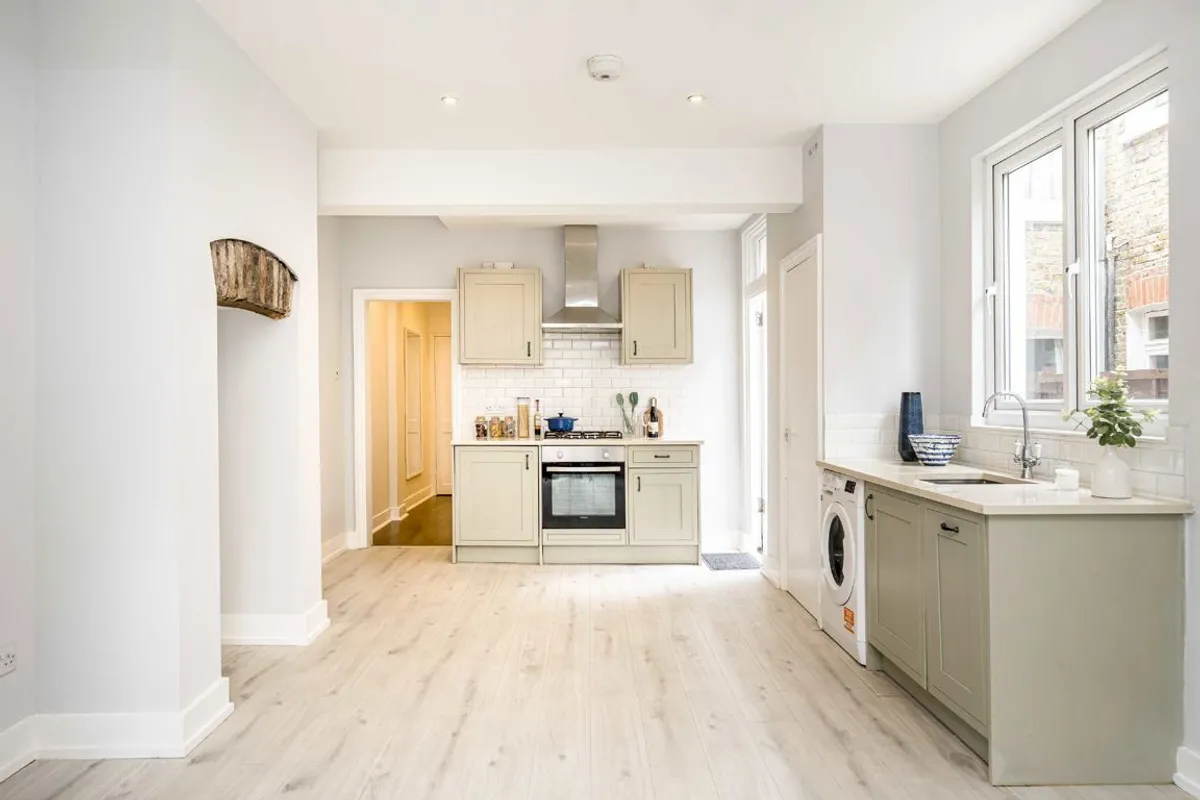 Flat Lyham Road in Greater London