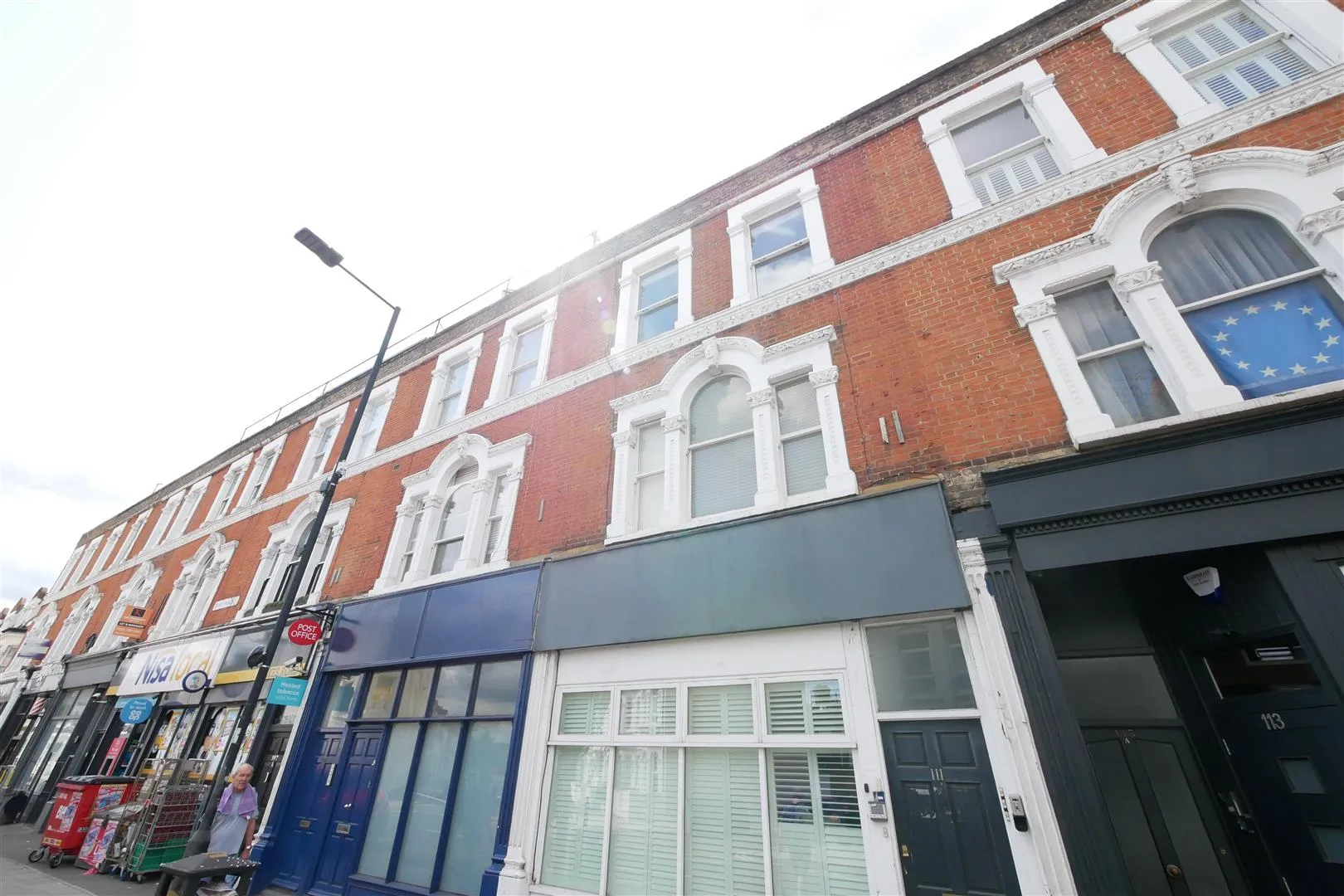 Flat Dawes Road in Greater London