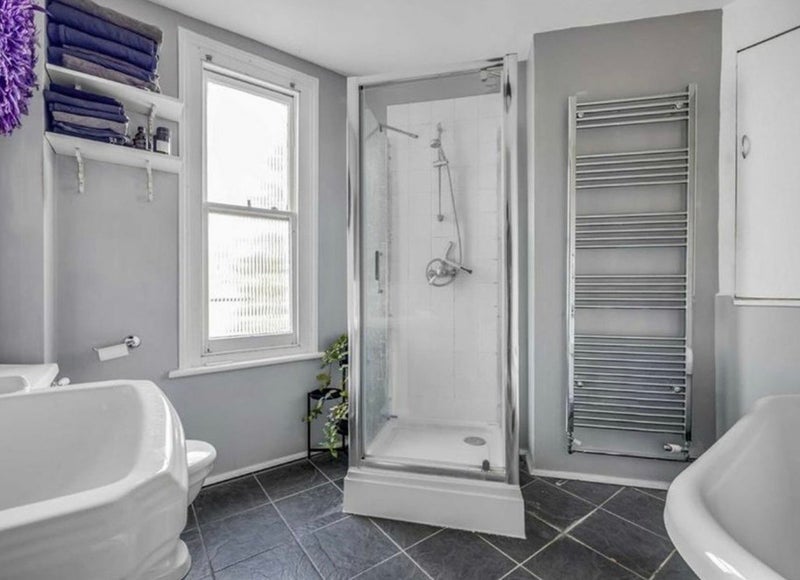 Room Inverine Road in Greater London