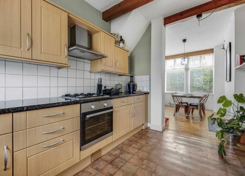 Room Inverine Road in Greater London