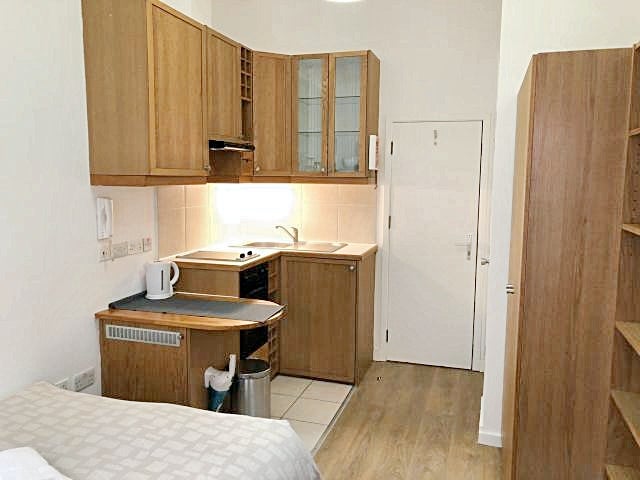 Flat Finchley Road in Greater London