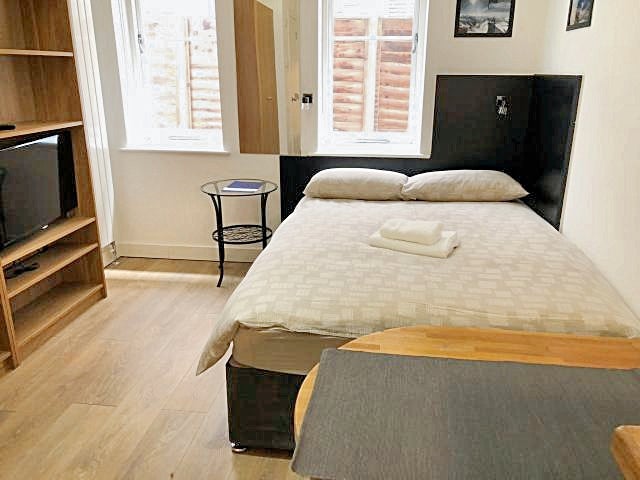 Flat Finchley Road in Greater London
