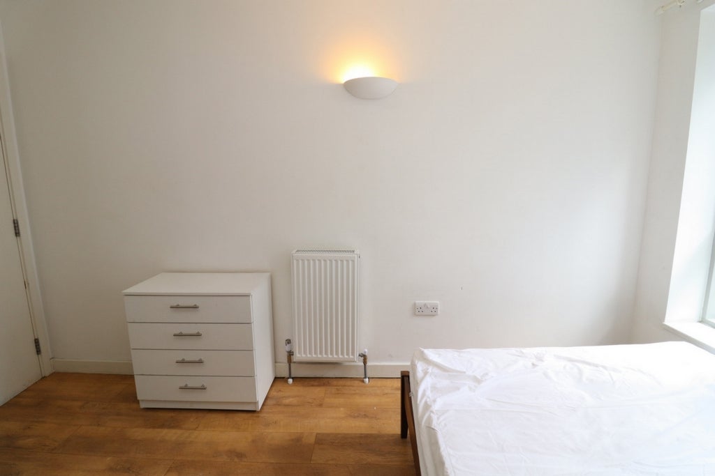 Room Globe Road in Greater London