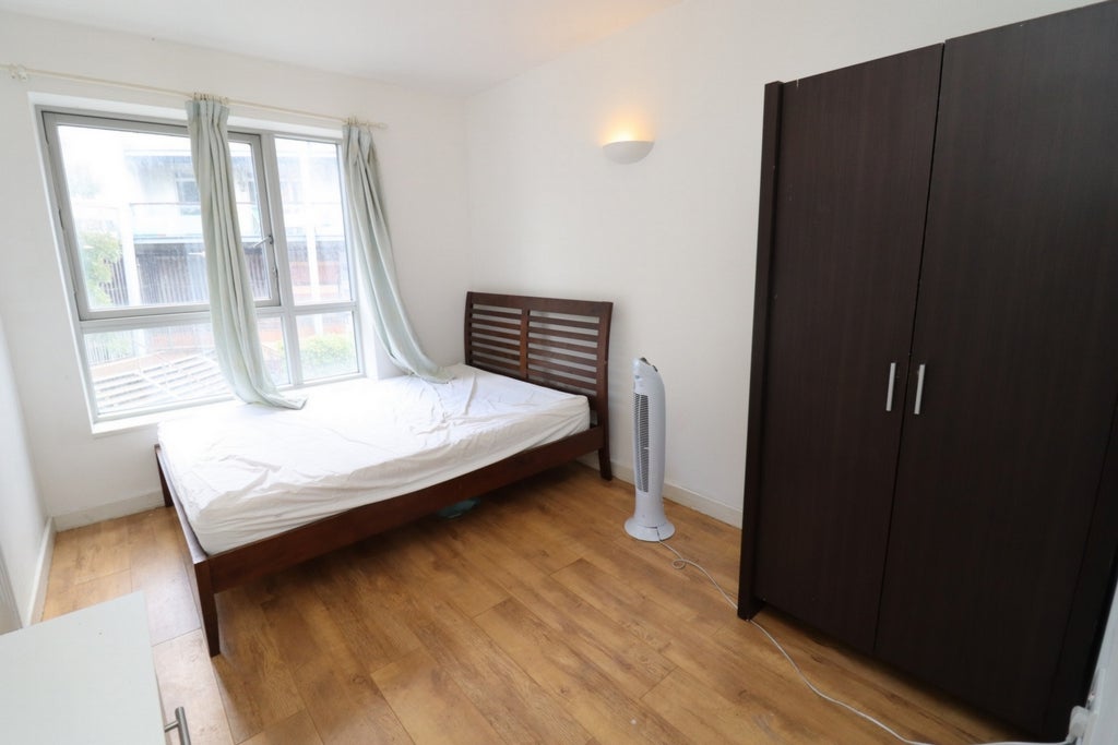 Room Globe Road in Greater London