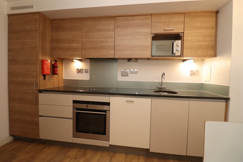 Room Globe Road in Greater London