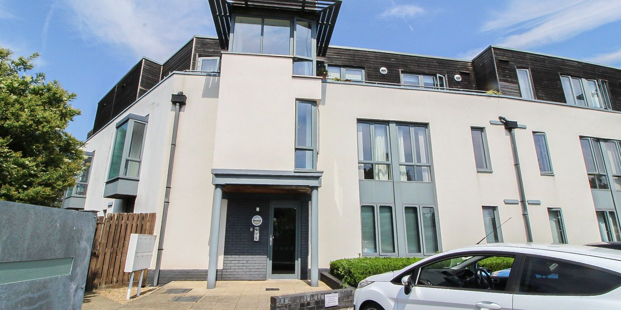 Flat Samuels Crescent in Cardiff