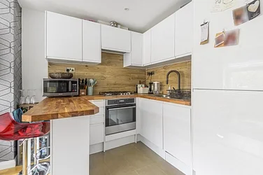 Flat Balham New Road in Greater London