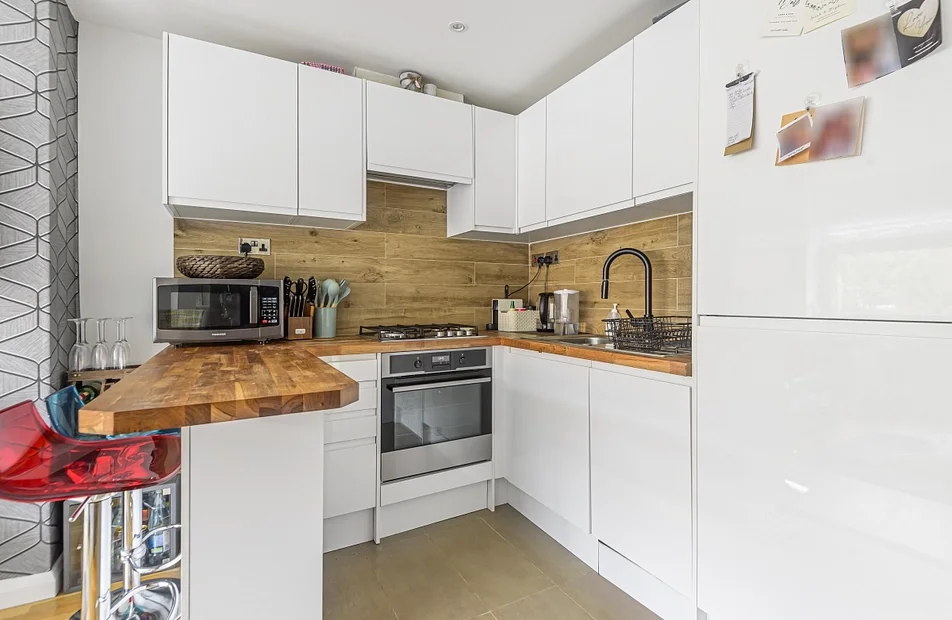 Flat Balham New Road in Greater London