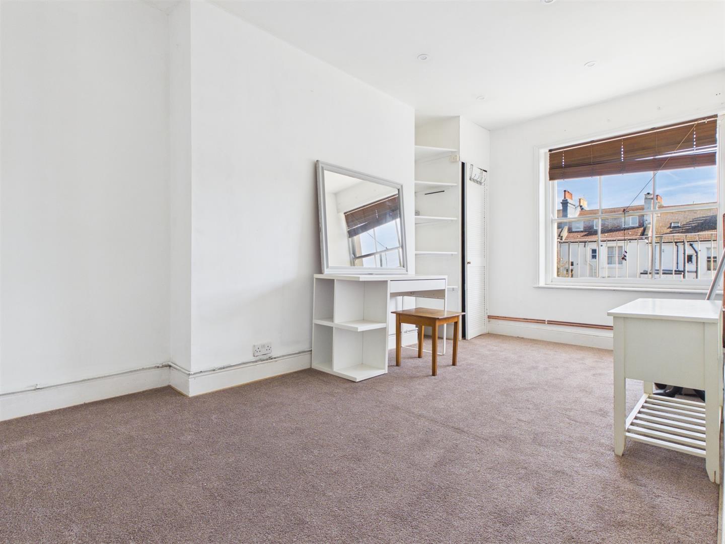 Flat Brunswick Place in Hove