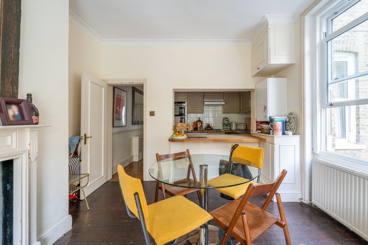 Flat Venn Street in Greater London