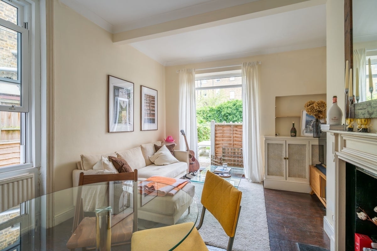Flat Venn Street in Greater London