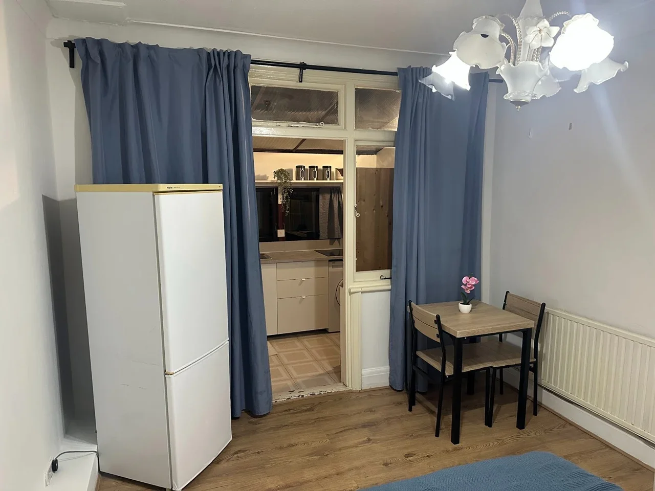 Room Downhills Way in Greater London