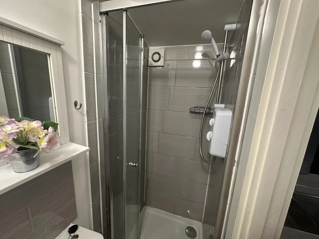 Room Downhills Way in Greater London