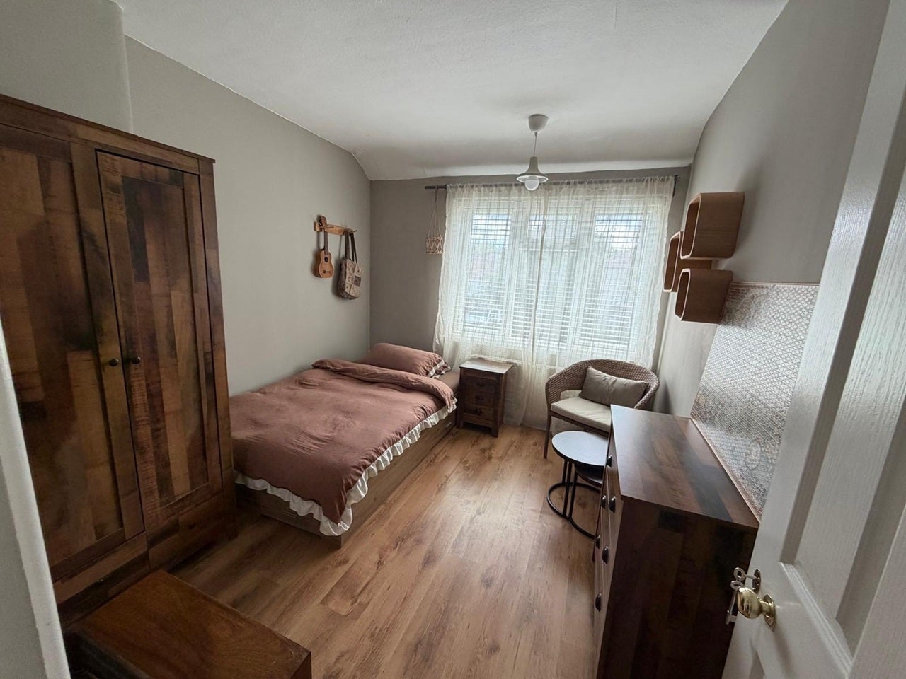 Room Nowell Road in Greater London
