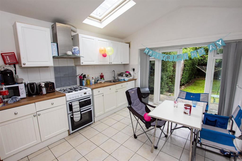 Flat Harborne Park Road in Birmingham