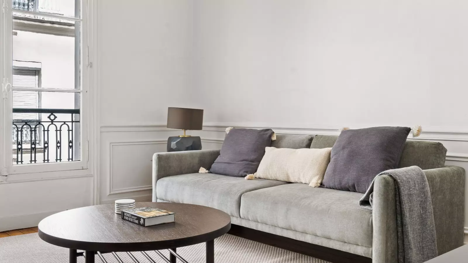 Flat Rue de Longchamp in Paris