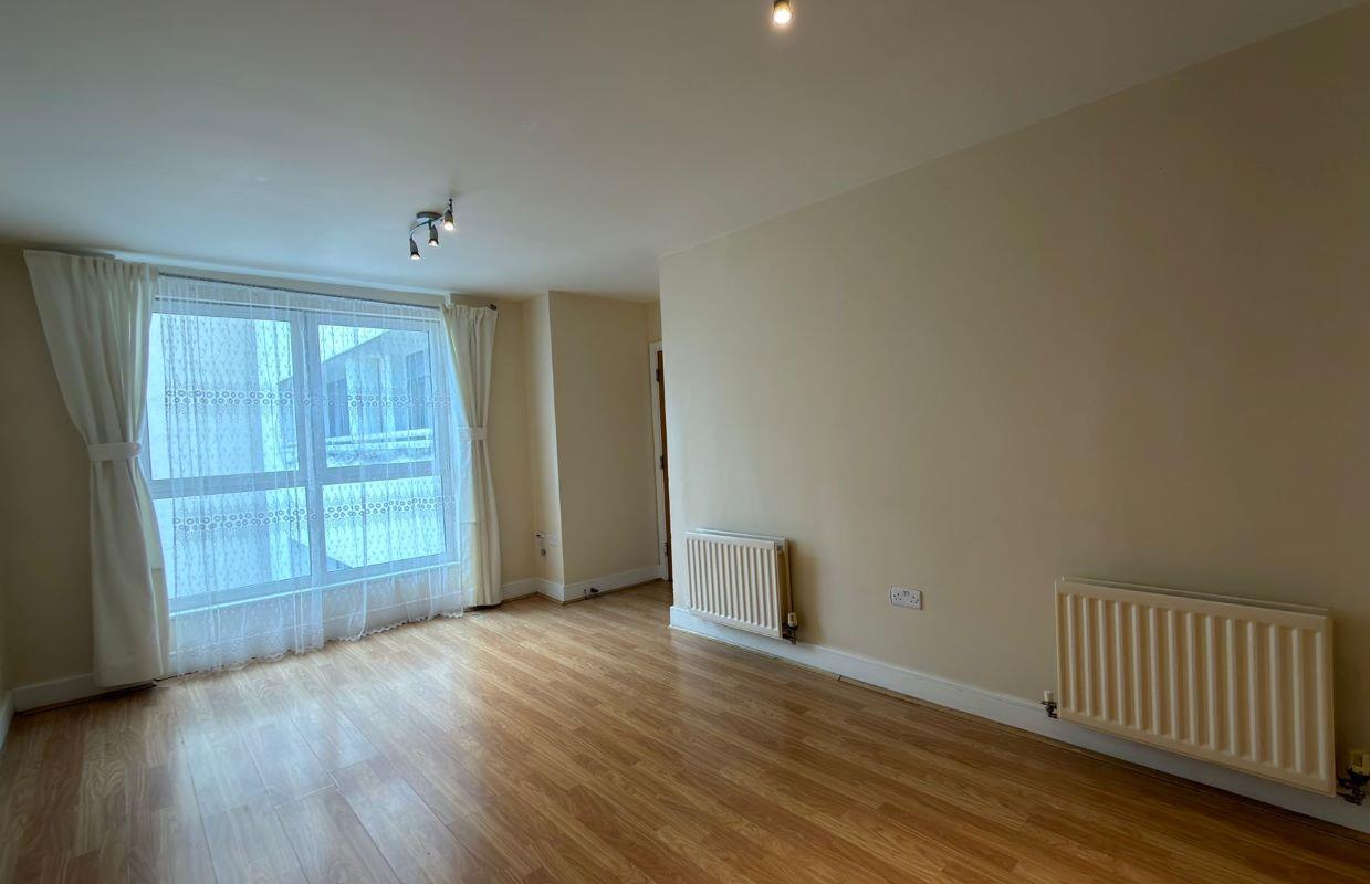 Flat London Road in Greater London