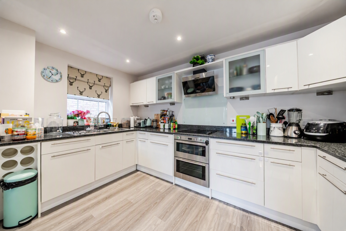 Flat Grange Road in Greater London