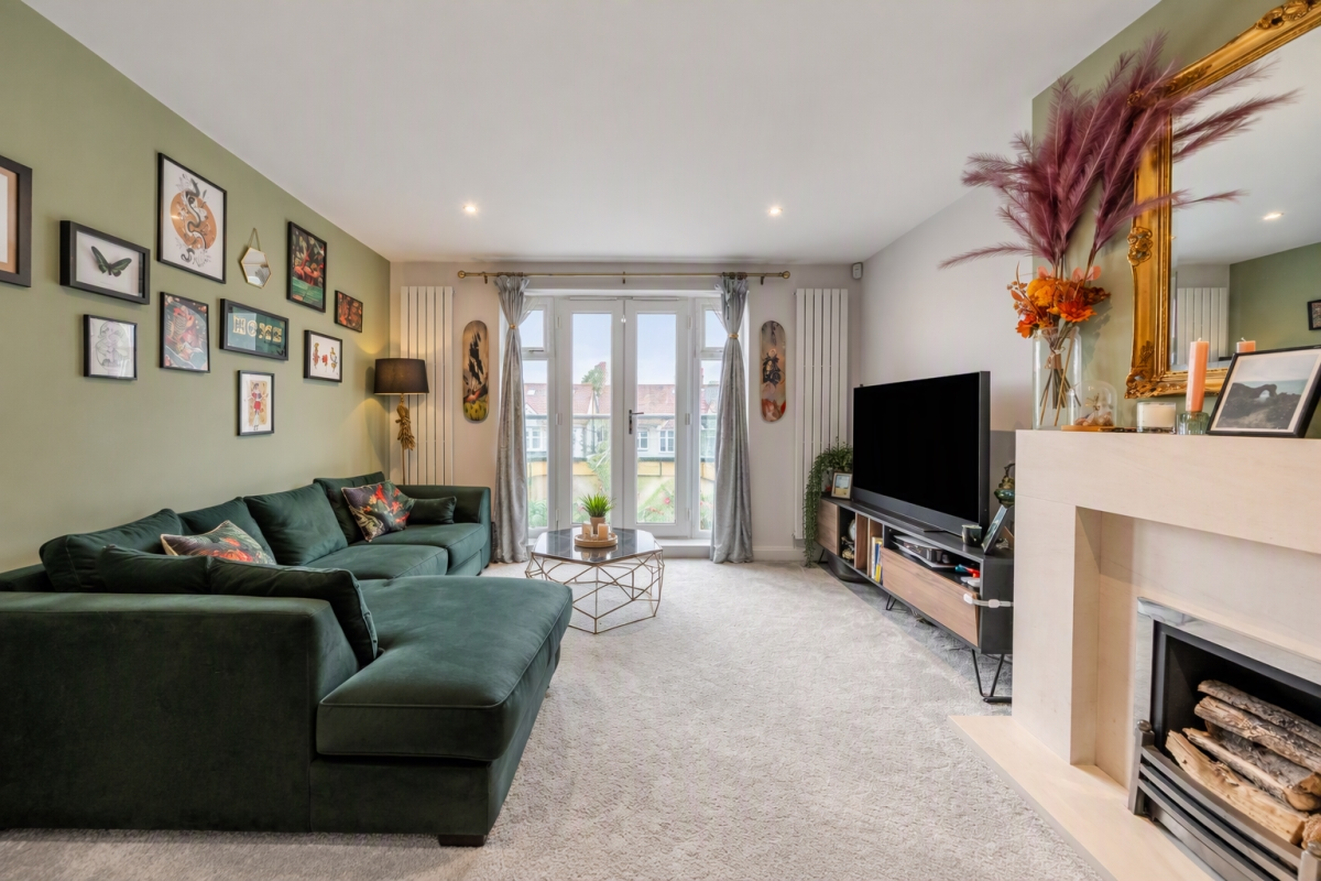 Flat Grange Road in Greater London