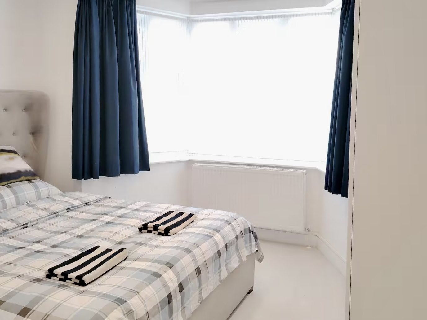 Flat Ravenscroft Avenue in Greater London