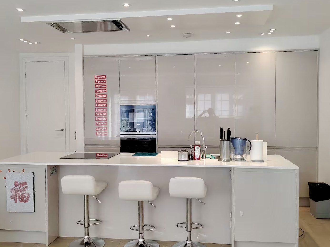 Flat Ravenscroft Avenue in Greater London