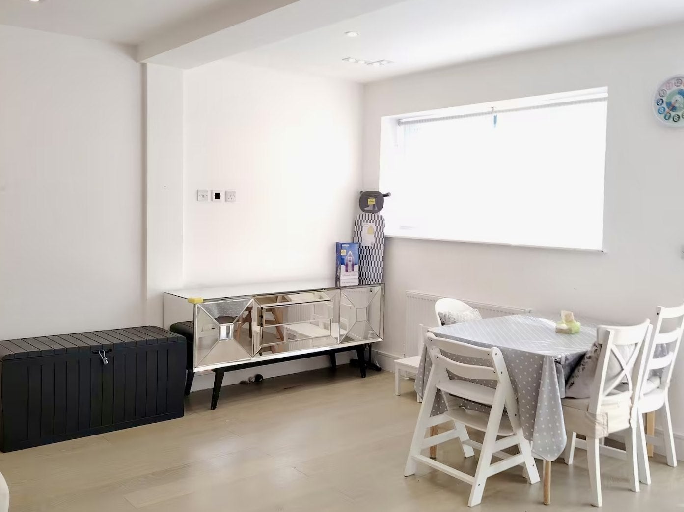 Flat Ravenscroft Avenue in Greater London