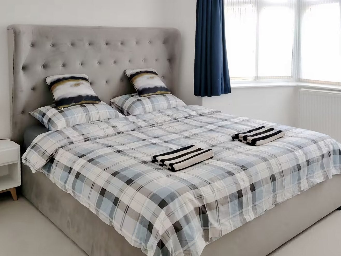 Flat Ravenscroft Avenue in Greater London