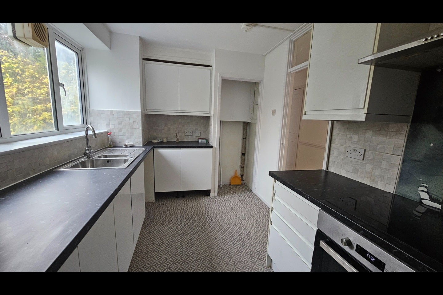 Flat Sandford Close in Greater London