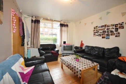 Flat Walmsley Road in Leeds