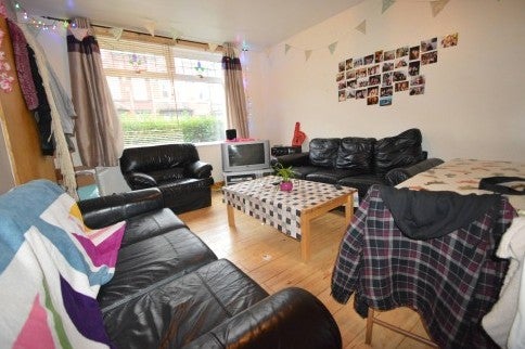 Flat Walmsley Road in Leeds