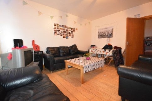 Flat Walmsley Road in Leeds