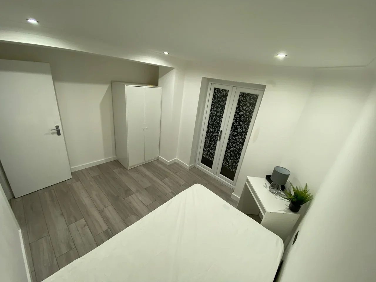 Flat Ladywell Road in Greater London
