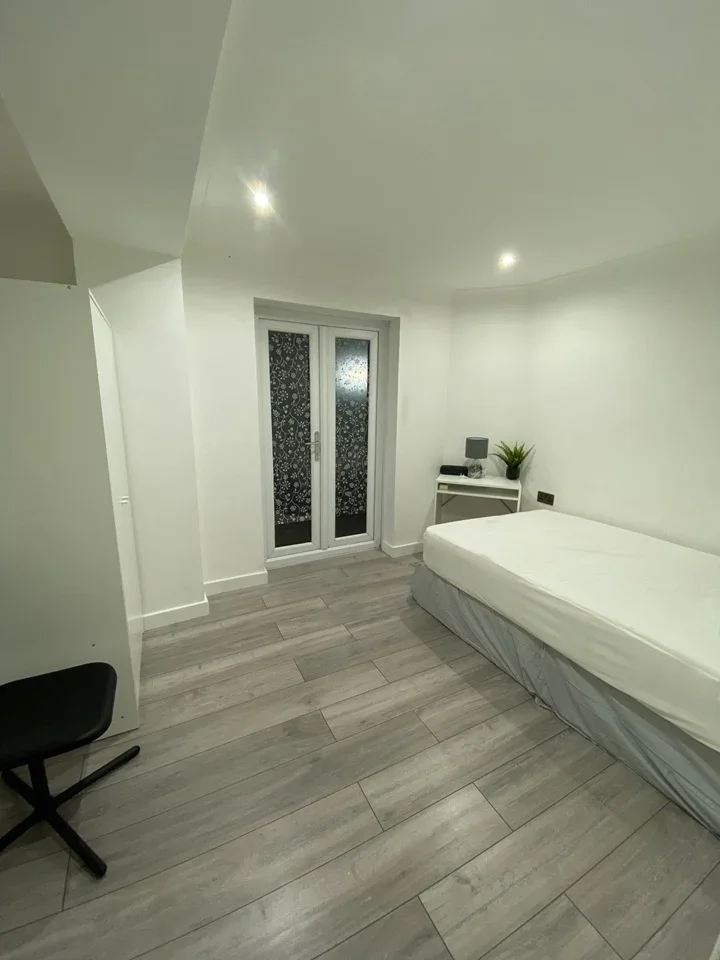 Flat Ladywell Road in Greater London