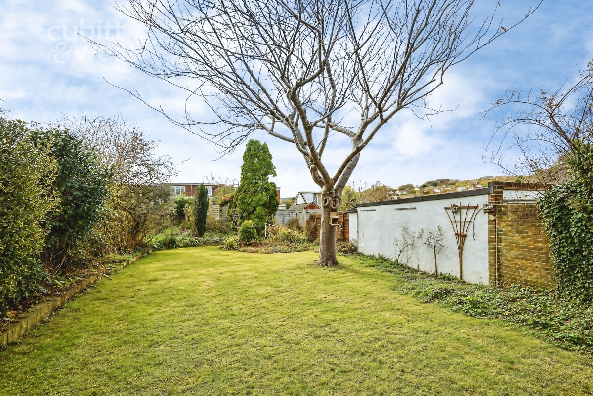 House Cannock Drive in Maidstone