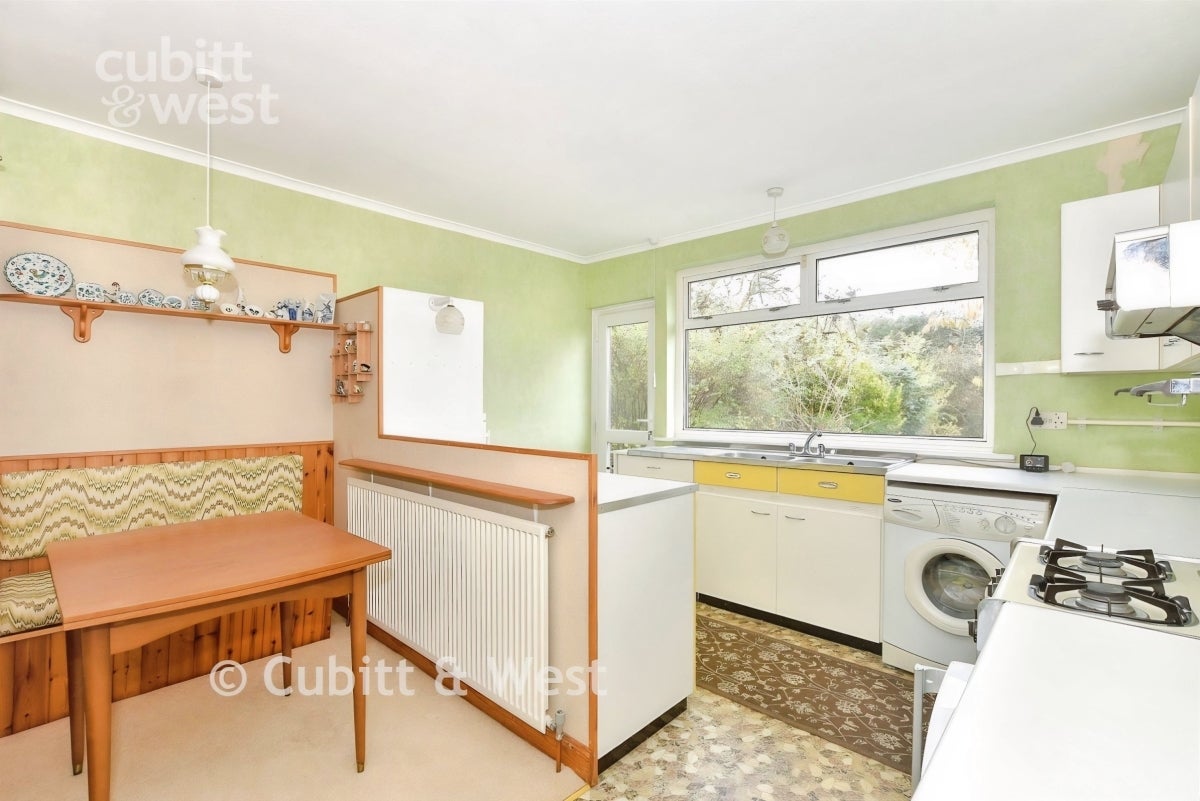 House Cannock Drive in Maidstone